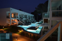 luxury-pool-villa-view